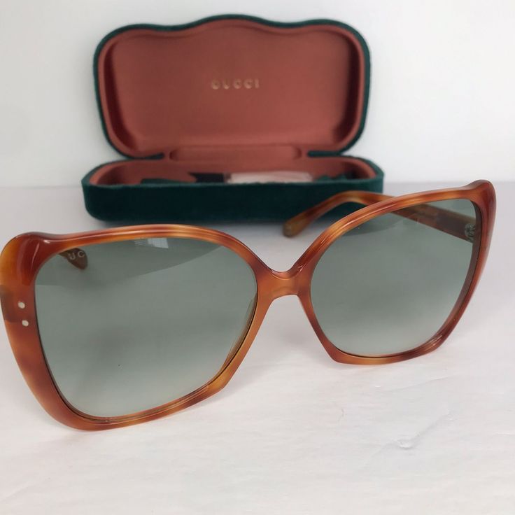 Gucci Green Gradient Havana Butterfly Women's Sunglasses Gg0471s-003 Item Brand Gucci Gender. Women's Code Gg0471s-003 Additional Information Frame Color Havana/Tan/ Tortoise Frame Material Acetate Frame Shape Butterfly Arm Length 145mm Lens Color Green Gradient Lens Type Non-Polarized Lens Width 62mm Bridge 16mm Uv Protection 100% Uv Protection Also Known As Gg0471s 003 62, Gg0471s-003 Formal Gucci Sunglasses, Elegant Gucci Acetate Sunglasses, Designer Sunglasses For Formal Summer Occasions, Designer Sunglasses For Formal Summer Events, Elegant Green Gucci Sunglasses, Luxury Green Gucci Sunglasses, Clear Sunglasses, Purple Sunglasses, Green Sunglasses