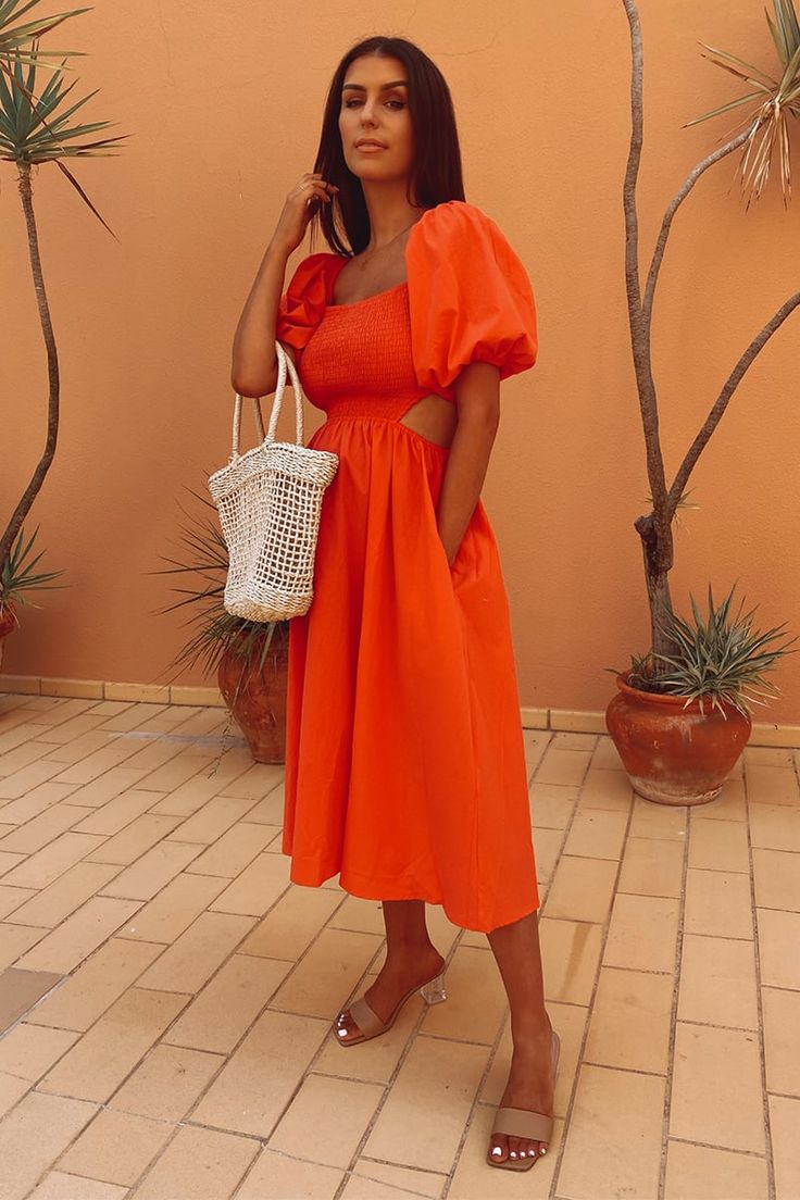 Orange Midi Dress Outfits, Orange Puff Sleeve Dress, Coral Summer Dress, Coral Dress Outfit Casual, Orange Dress Outfit Summer, Coral Dress Outfit, Orange Dress Outfit, Orange Dress Outfits, Casual Elegant Outfits