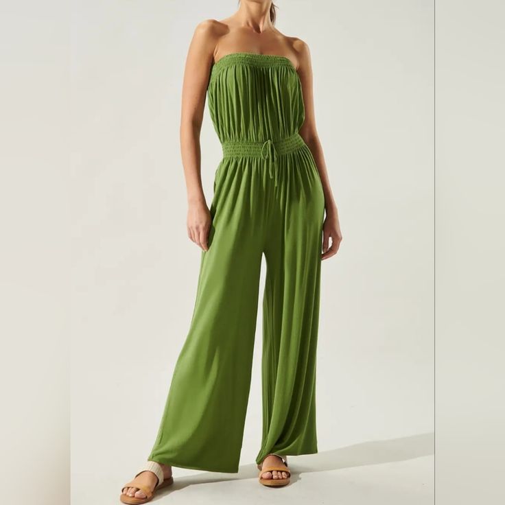 Brand New! Boho, Chic, Sexy Ayanna Tube Wide Leg Jumpsuit Keep It Cute And Comfy In The Ayanna Tube Wide Leg Jumpsuit. This Strapless Jumpsuit Features A Bodice Reminiscent To The Original Tube Top. An Smocked Waist Makes It A Comfy Pick For Dressing Up Or Down, While The Wide Leg Pants Add A Playul Flair. Throw On Some Sandals And You're Ready To Go! - Elastic Waist - Wide Leg Pant - Stretchy Jersey Fabric - Strapless Jumpsuit Size + Fit: - Model Is 5'8" And Wearing Size Xs - Measurements Taken Vacation Strapless Jumpsuit, Solid Bandeau Jumpsuits And Rompers For Beach, Shabby Chic Party, Brown Pinstripe, Boho Crop Tops, Bohemian Skirt, Cropped Wide Leg Pants, Lightweight Pants, Strapless Jumpsuit