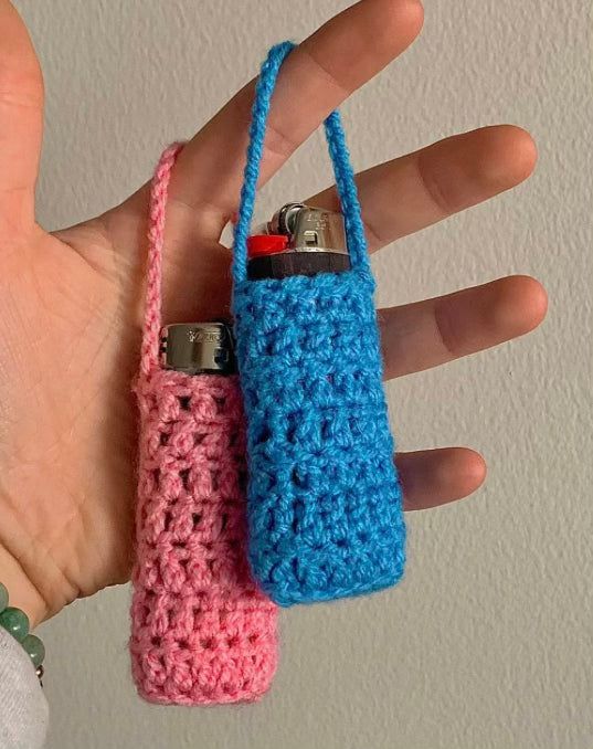 Solid Crochet Lighter Holder Crochet Essential Oil Holder, Knitted Lighter Holder, Crochet Fuzzy Dice, Crochet Dorm Ideas, Small Easy Crochet Gifts, Small Items To Crochet, Crochet Car Scent Holder, Crochet Project For Men, Lighter Case Crochet