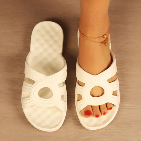 Chinelos vazados femininos, sapatos de verão sólidos para uso ao ar livre, slides de sola macia minimalistas para as férias Shoes Minimalist, Crochet Baby Sandals, Summer Slide, Women Slides, Summer Flats, Womens Slides, Casual Tops For Women, Outdoor Shoes, Mens Sandals