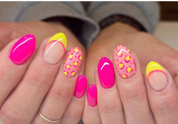 Hot Pink Nail Ideas, Hot Pink Nail, Pink Nail Ideas, Elegant Manicure, Pink Glitter Nails, Nail Time, Summery Nails, Diy Nail Designs, Colorful Nail Designs