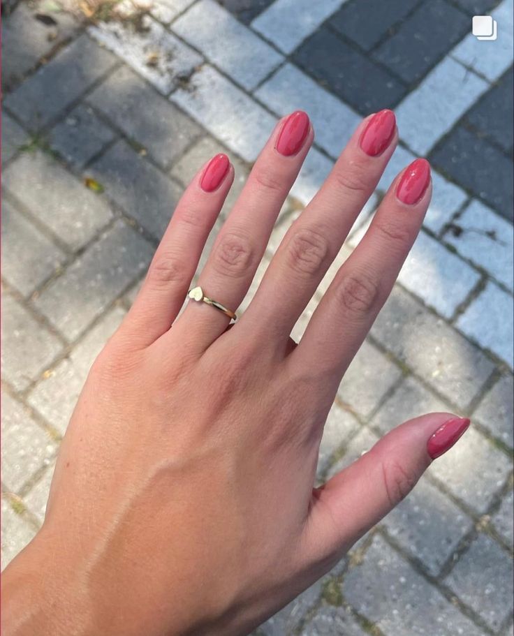 Gel Nails For Pale Skin, Pink Nails Tan Skin, Pale Skin Nail Color, Nails For Pale Hands, Nail Polish For Pale Skin, Round Pink Nails, Nails Pale Skin, Nails For Pale Skin, Sweetest Dreams