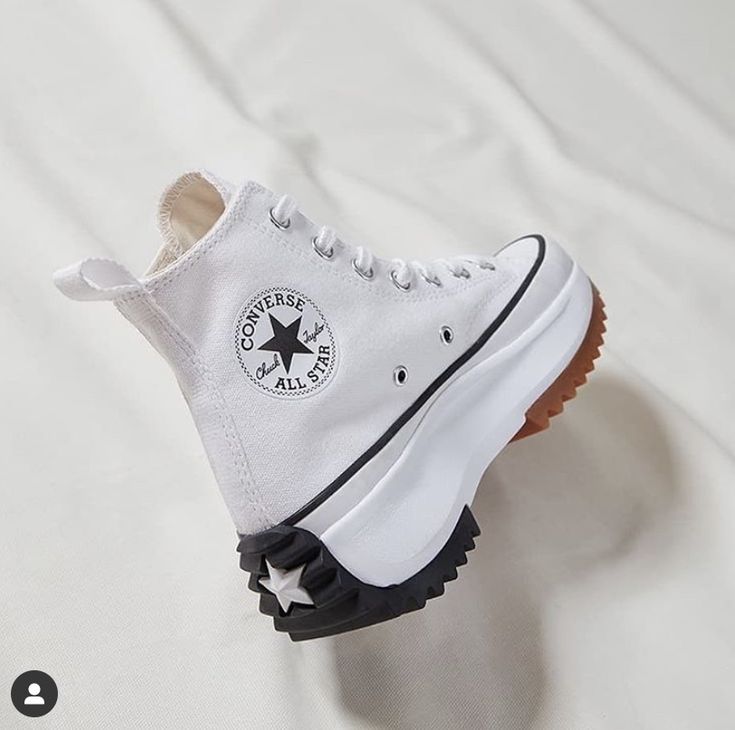 Mushroom Outfit, Air Jordan Collection, Converse Aesthetic, Jordan Collection, Ootd Korean Style, Blue Dior, Jordan Chicago, Women Blouses Fashion, Kawaii Shoes