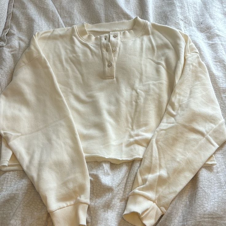 Ivory Cropped Oversized Henley Sweatshirt From American Eagle Outfitters. Women’s Size S Nwot: Has Been Sitting In My Closet, Never Worn! Just A Tad Wrinkled Henley Sweatshirt, Sweatshirt Women, Winter Tops, Sweatshirts Women, American Eagle Outfitters, American Eagle, Cute Outfits, Sweatshirts Hoodie, Womens Tops