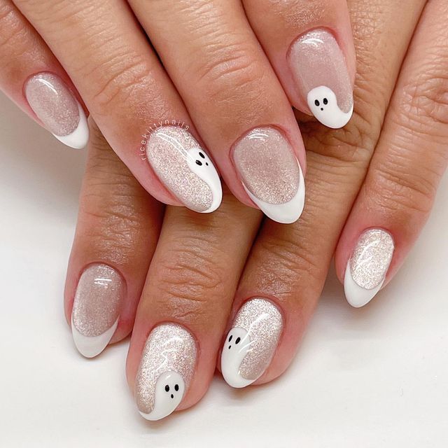 30+ Ghost Nails For A Spooky Mani! - Prada & Pearls Cute Neutral Halloween Nails, Boo Nails, Buisness Attire, October Nails, Alpha Chi, Cute Gel Nails, Hand Model, Halloween Nail, Chi Omega