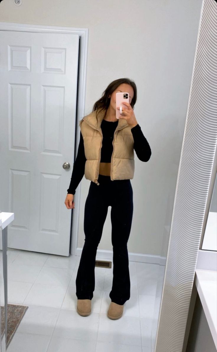 Super Casual Fall Outfits, Knot Cardigan Outfit, Cute Fall Fits 2023, Outfits For Amusement Parks Winter, Sweater Weather Outfits Aesthetic, Birthday Outfit Ideas For Winter, Comfy Going Out Outfits Winter, Fall Outfits With Short Boots, Outfits With Bootcut Leggings