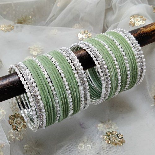 Bangles Set Designs, Indian Bangles Aesthetic, Velvet Bangles Set, Bangles Set Indian, Punjabi Bangles, Bangles Aesthetic, Pakistani Bangles, Colourful Bangles, Velvet Bangles