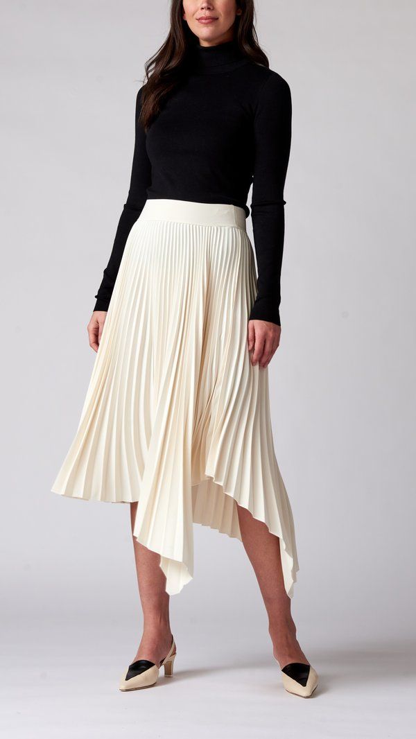 Del Core, Pleated Skirt Outfit, Timeless Wardrobe, Light Knit, Skirt Outfit, Skirt Outfits, Mid Length, Pleated Skirt, Midi Skirt