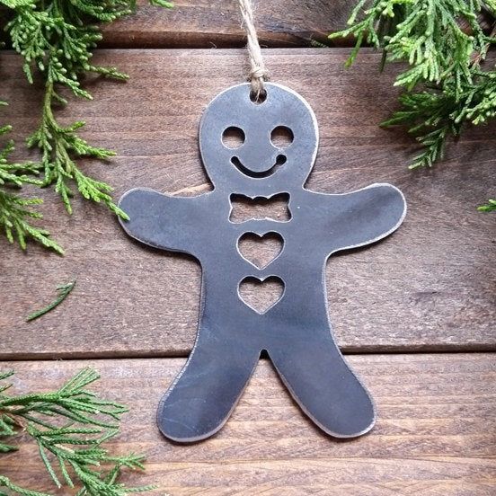 Gingerbread Man Metal Ornament Diy Metal Christmas Decorations, Christmas Plasma Metal Art, Welded Christmas Ornaments, Christmas Metal Art, Metal Christmas Decor, Ag Projects, Crismas Tree, Metal Christmas Ornaments, Welders Wife