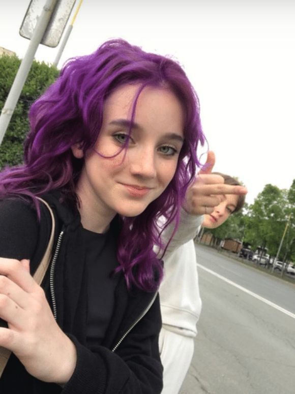 Bright Purple Hair, Short Blue Hair, Girl With Purple Hair, Light Purple Hair, Violet Hair, Hippie Hair, Dyed Hair Inspiration, Peinados Fáciles Para Cabello Corto, Haircuts Straight Hair