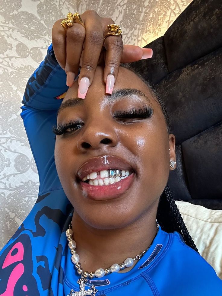 Gap Grillz, Open Face Grillz, Girly Tomboy, Teeth Aesthetic, Ayra Starr, Pretty Teeth, Grillz Teeth, Dope Jewelry Accessories, Short Box Braids Hairstyles