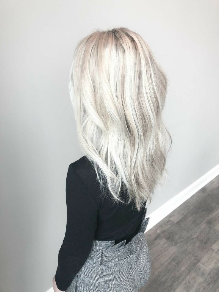 Underlights Hair, Beige Blond, Blonde Makeup, Platinum Blonde Hair Color, Icy Blonde Hair, Ash Blonde Balayage, Ice Blonde, Balayage Blonde, Icy Blonde