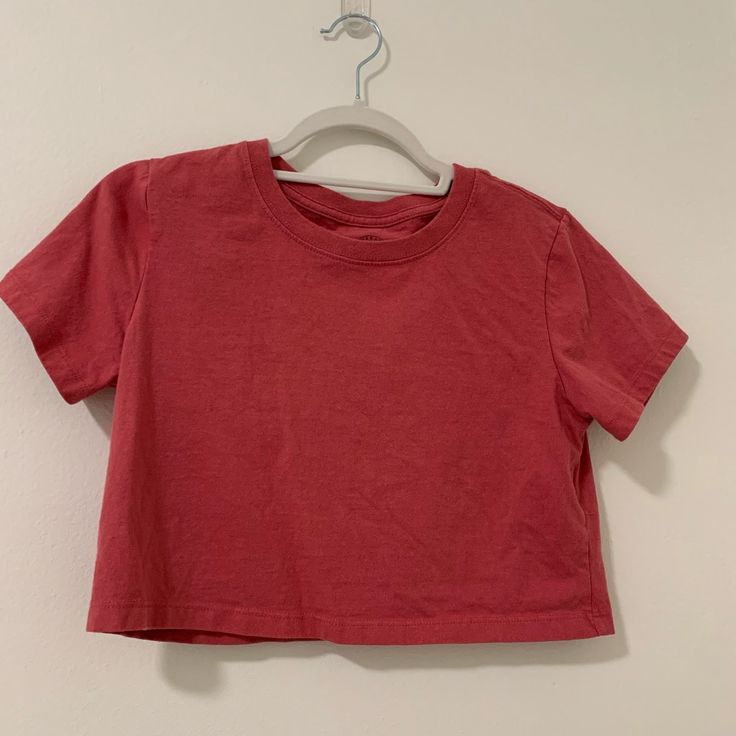 Brand New Condition Cropped Trendy Red Cropped T-shirt For Summer, Basic Red T-shirt For Summer, Red Cropped Cotton T-shirt Casual, Red Cropped Cotton T-shirt Casual Style, Red Cotton Cropped T-shirt Casual, Red Graphic Tee Crop Top With Crew Neck, Red Graphic Tee Cropped T-shirt, Trendy Red Short Sleeve T-shirt, Red Cropped Crew Neck T-shirt For Summer