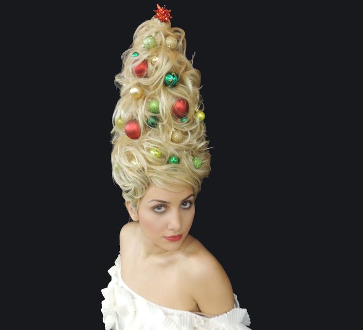 Full of Christmas tree ornaments and curls, this Christmas Tree updo by Nada Yono, owner of Nadwa Hair Spa can be easily created. Learn how. Movie Hairstyles, Christmas Tree Hair, Hairstyles Wigs, Diy Ugly Christmas Sweater, Tacky Christmas, Christmas Sweater Party, Christmas Classic, Ugly Christmas Sweater Party, Christmas Hairstyles