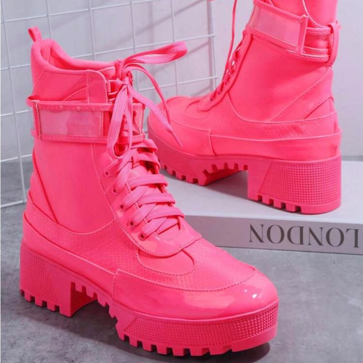 Size8 Too Big Casual Pink Flat Heel Boots, Pink Lace-up Boots For Summer, Pink Casual Synthetic Boots, Pink Casual Boots Medium Width, Casual Pink Boots Medium Width, Casual Pink Medium Width Boots, Pink Synthetic Boots For Summer, Spring Low-top Boots With Lug Sole, Spring Low-top Lug Sole Boots