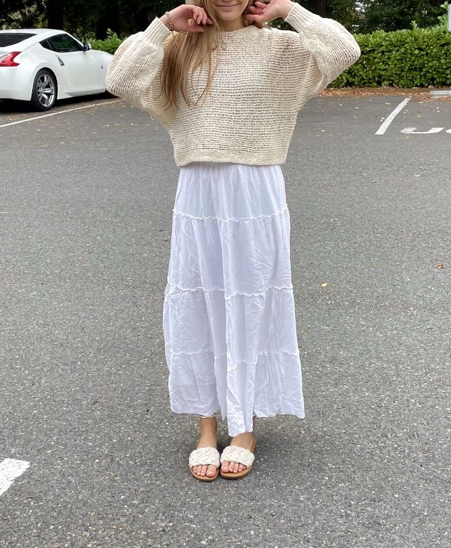 White Tier Skirt Outfit, Beige Boho Outfit, Summer Flowy Skirt, Sundress And Sweater Outfit, Flowy Modest Outfits, Float Skirt Outfits, Flowy Boho Outfits, Coastal Grandma Style Outfits, Modest Coastal Outfit