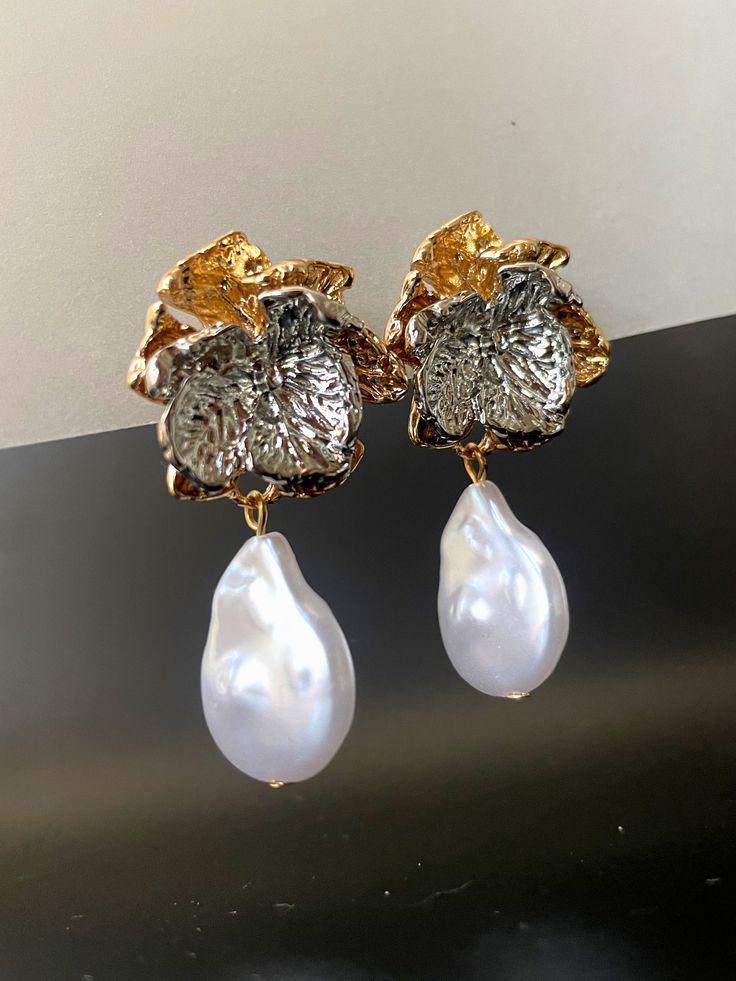 Luxury Pearl Drop Flower Earrings, Luxury Exquisite Pearl Earrings, Luxury Pearl Flower Earrings, Luxury Classic Drop Pearl Earrings, Luxury Elegant Drop Pearl Earrings, Luxury Elegant Flower Earrings, Luxury Exquisite Pearl Drop Earrings, Luxury Elegant Flower Drop Earrings, Luxury Pearl Drop Earrings