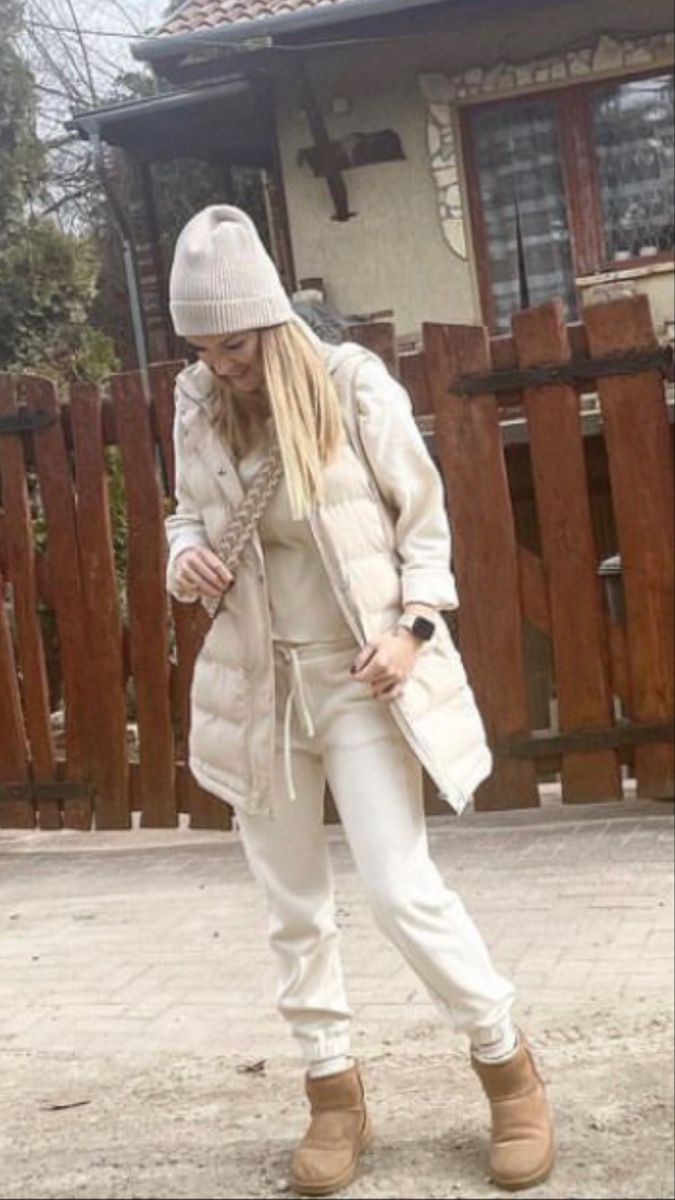 Bibi Fashion, Outfits Europa, Winter Vacation Outfits, Beige Outfit, Business Casual Outfits For Women, White Jacket, Outfits Fashion, Business Casual Outfits, Vacation Outfits