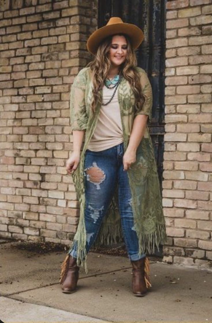 Lace Kimono Outfit Country, Curvy Cowgirl Outfits, Plus Size Western Outfits Woman, Plus Size Western Fashion, Plus Size Cowgirl Outfits, Cardigans Outfits, Western Outfits Women Plus Size, Plus Size Western Wear, Tennessee Fashion