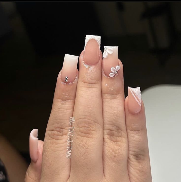 Cute Short Acrylic Nails 3d Flowers, Deep French Tip Nails With Design, Short Acrylic Nails White And Pink, White Frenchies Nails Short, Clear White Short Nails, Nails For Graduation Short, Short Tan Acrylic Nails, Acrylic Flower Nails Short, Short Acrylic Nails With Flower Design