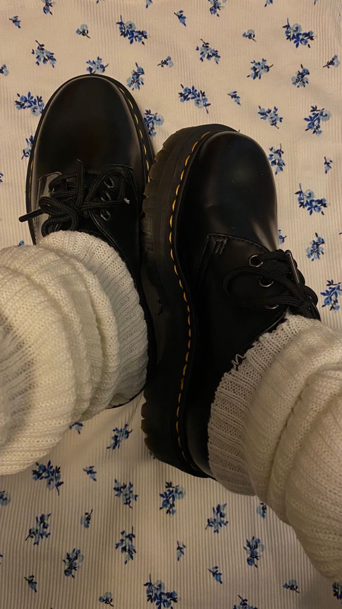 Low Doc Martens With Leg Warmers, Downtown Shoes Aesthetic, Coquette Dr Martens, Doc Martins With Leg Warmers, Doc Martens Low Platform, Downtown Girl Shoes Aesthetic, How To Style 1461 Doc Martens, Leg Warmers With Docs, Doc Martens Leg Warmers