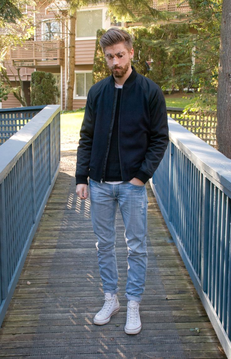 Swag Blue Jeans Outfit Men, Wash Jeans Outfit, White Converse Outfits, Jeans Outfit Men, Blue Jean Outfits, Denim Jacket Outfit, Men Fashion Casual Shirts, Stylish Men Casual, Outfits With Converse