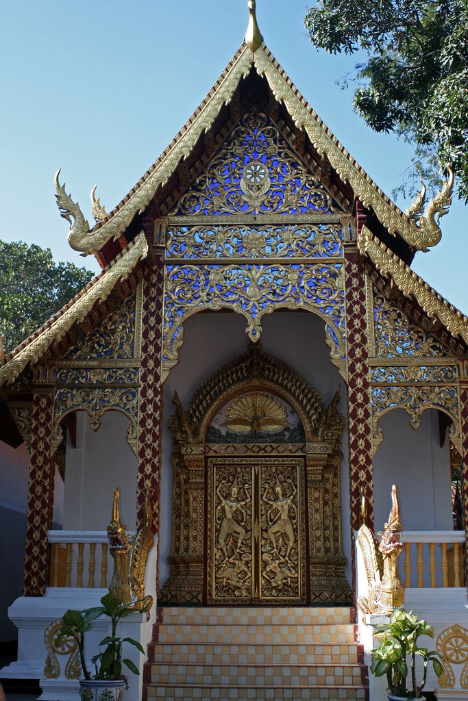 an elaborately decorated building with gold and blue decorations on the front entrance to it