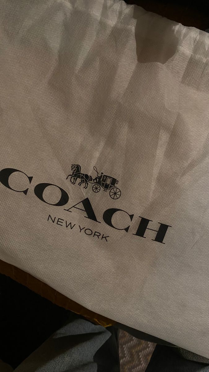 Coach Store Aesthetic, Coach Aesthetic Wallpaper, Coach Bag Aesthetic, Coach Wallpaper, Coach Aesthetic, Minimalist Backgrounds, Aesthetic Bags, Story Ideas Pictures, Fashion Muslim