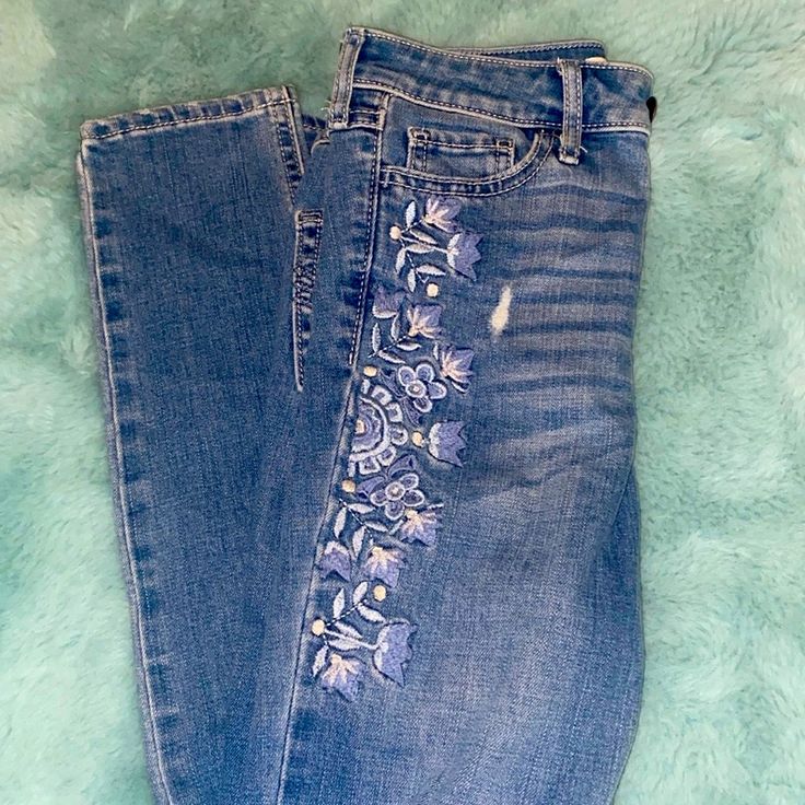 Brand New Never Worn! Blue Flower Embroidery Small Rips Size 24 High Waisted Skinny Jeans Y2k Fitted Blue Jeans With Floral Embroidery, Jeans Y2k, Hollister Jeans, Hollister, Colored Jeans, High Waist Jeans, Blue Flowers, Women Jeans, High Waisted