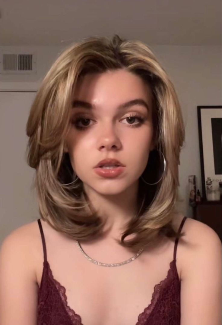 Short Brown Hair Blowout, Wispy Bob Hairstyles, Modern Rachel Haircut, Mousey Brown, Above Shoulder Length Hair, Really Short Hair, Haircut Inspiration, Hair Tutorials Easy, Shot Hair Styles