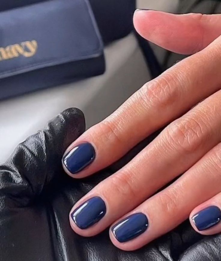 Navy Blue Shellac Nails, Navy Shellac Nails, Denim Nail Color, Short Dark Nail Inspiration, Navy Short Nails, Shellac Nails Blue, Short Navy Nails, Navy Blue Short Nails, Short Navy Blue Nails