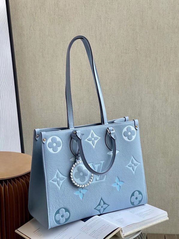 Sac Louis Vuitton, Brand Name Bags, Expensive Bag, Luxury Backpack, Trendy Purses, My Style Bags, Luxury Bags Collection, Girly Bags, Luxury Purses