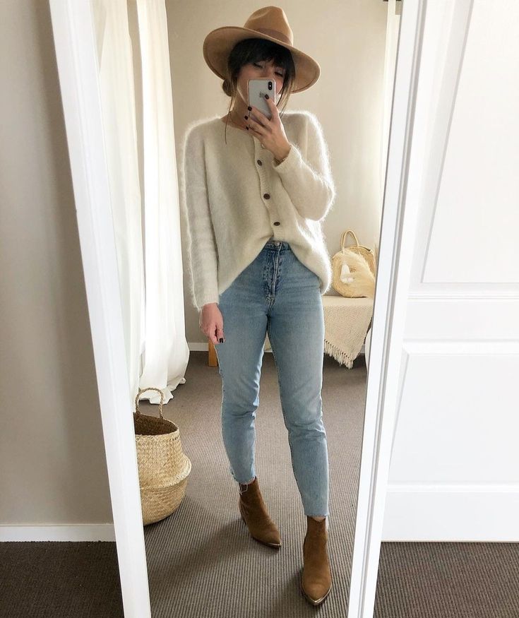 Light Brown Ankle Boots Outfit, Brown Ankle Boots Outfit, Light Brown Ankle Boots, Boots Outfit Ankle, Look Office, Friday Outfit, Mum Fashion, Brown Ankle Boots, Outfits Casuales