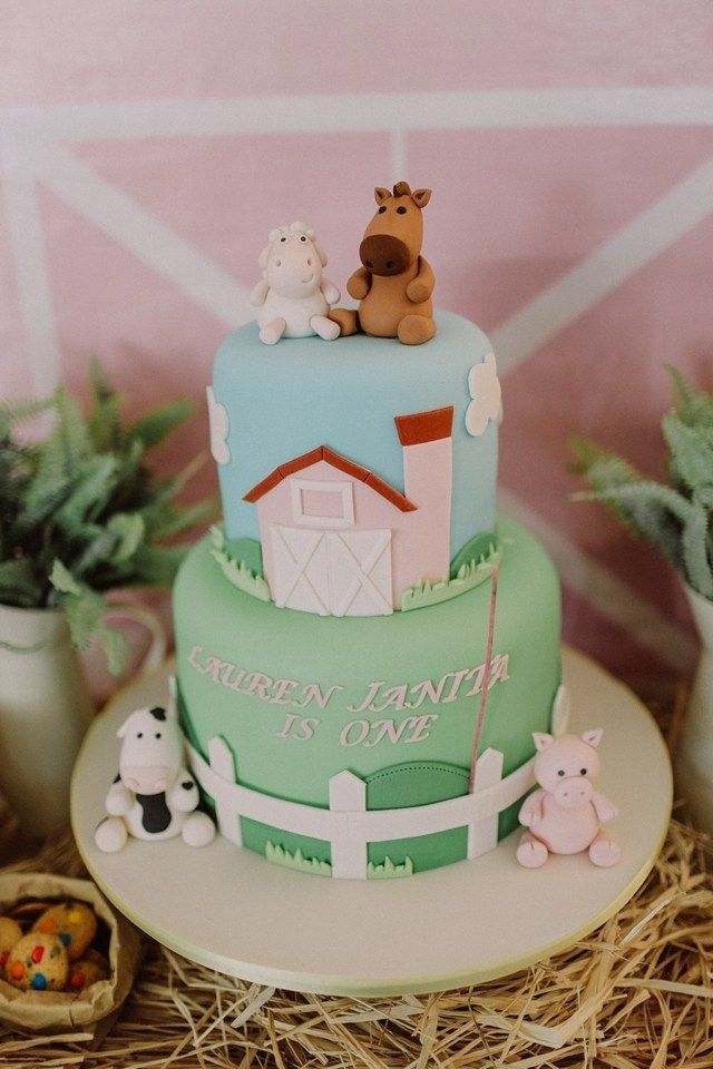 there is a cake that has animals on it