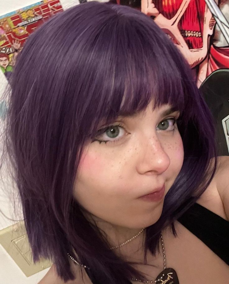 Short Brown Hair Purple Highlights, Cool Purple Hair Dye Ideas, Really Dark Purple Hair, Navy Purple Hair, Purple Dyed Ends, Dark Purple Hair With Bangs, Black Hair With Purple Tips, Short Hair Purple Highlights, Short Purple Hair With Bangs