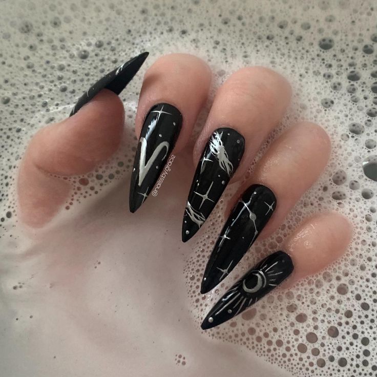 Almond Nails Astrology, Black Virgo Nails, Zodiac Nail Art Aries, Astrology Nails Acrylic, Astrology Nail Designs, Fire Sign Nails, Aries Zodiac Nail Designs, Aries Zodiac Nails, Aires Nails