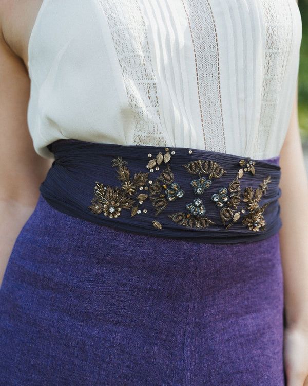 Elegant Fitted Corset Belt With Sashes, Embellished Fitted Sash For Party, Elegant Embroidered Belt For Formal Occasions, Elegant Corset Belt With Belt Loops, Formal Sashes With Matching Belt, Elegant Formal Embroidered Belt, Elegant Embellished Fitted Sash, Elegant Gold Corset Belt For Parties, Embellished Party Sash