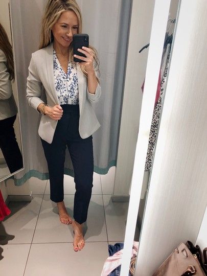 Outfits With Floral Tops, Gray Top Outfit Work, Realtor Headshot Outfits, What To Wear With Navy Pants Work, Business Casual Navy Pants, Realtor Outfits For Women Plus Size, Navy Dress Pants Outfit, Navy Work Pants Outfit, What To Wear With Navy Pants