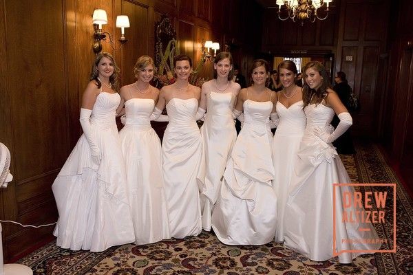 Debutante Ball Aesthetic, Debutante Dresses White Ball Gowns, Debutante Party, Deb Ball, Prom Things, Crazy Hairstyles, Debutante Dresses, 80s Trends, Viennese Waltz