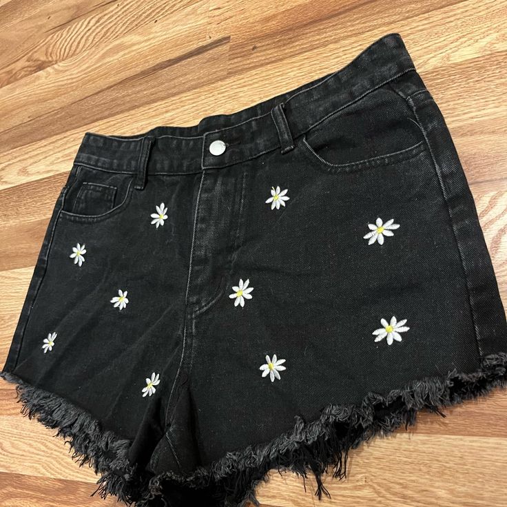 Shein Daisy Black Frayed Jean Shorts Embroidered Daisies Frayed Never Worn! Nwot 2” Inseam Waist Is 16” Across Laying Flat Black Spring Jean Shorts, Black Cotton Jean Shorts For Spring, Spring Black Cutoff Shorts, Black Cutoff Shorts For Spring, Frayed Jean Shorts, Embroidered Daisies, Shein Shorts, Red Trench Coat, Frayed Jeans