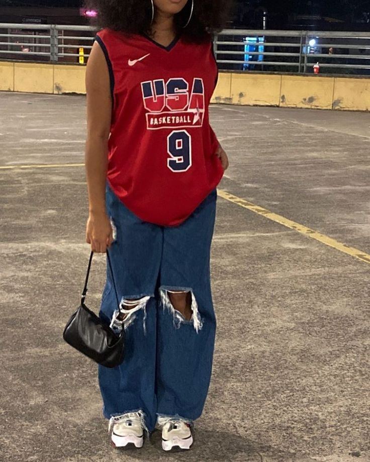 Sleeveless Jersey Outfit, Oversized Basketball Jersey Outfit Women, Basketball Shirt Outfit, Basketball Jersey Outfit Women, Jersey Shirt Outfit, Basketball Jersey Outfit, Tomboy Outfit Ideas, Cute Fit Ideas, Another Day Another Slay