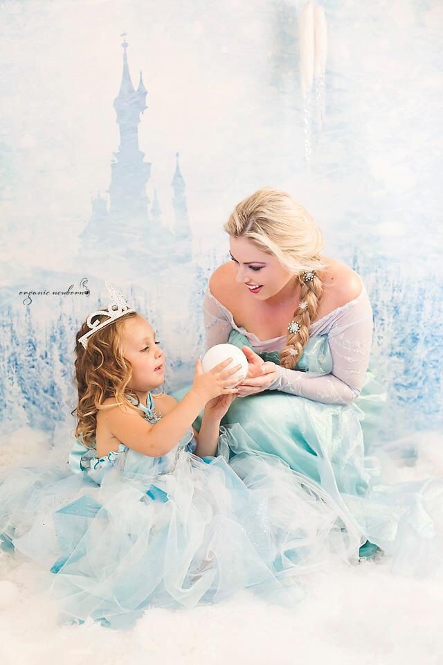 Mom And Daughter Poses, Princess Shoot, Elsa Photos, Princess Shot, Frozen Photos, Frozen Cosplay, Elsa Cosplay, Frozen Christmas, Kate Mara