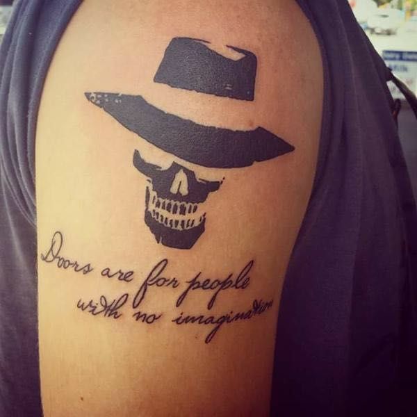 a man with a hat and skull tattoo on his arm that says, don't are for people who not imagine