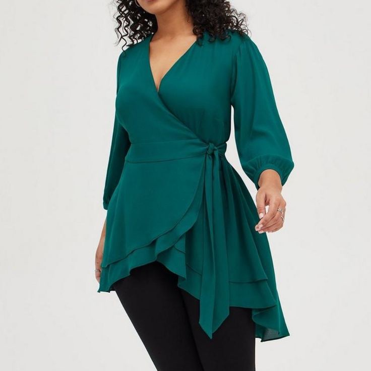 New With Tags Torrid Green Blouse. Wrinkled From Storage. Sz 6x Faux Leather Leggings Outfit, Fashion Promotion, Teal Top, Legging Outfits, Top Plus Size, Plus Size Kleidung, Plus Size Top, Faux Leather Leggings, Chic Woman