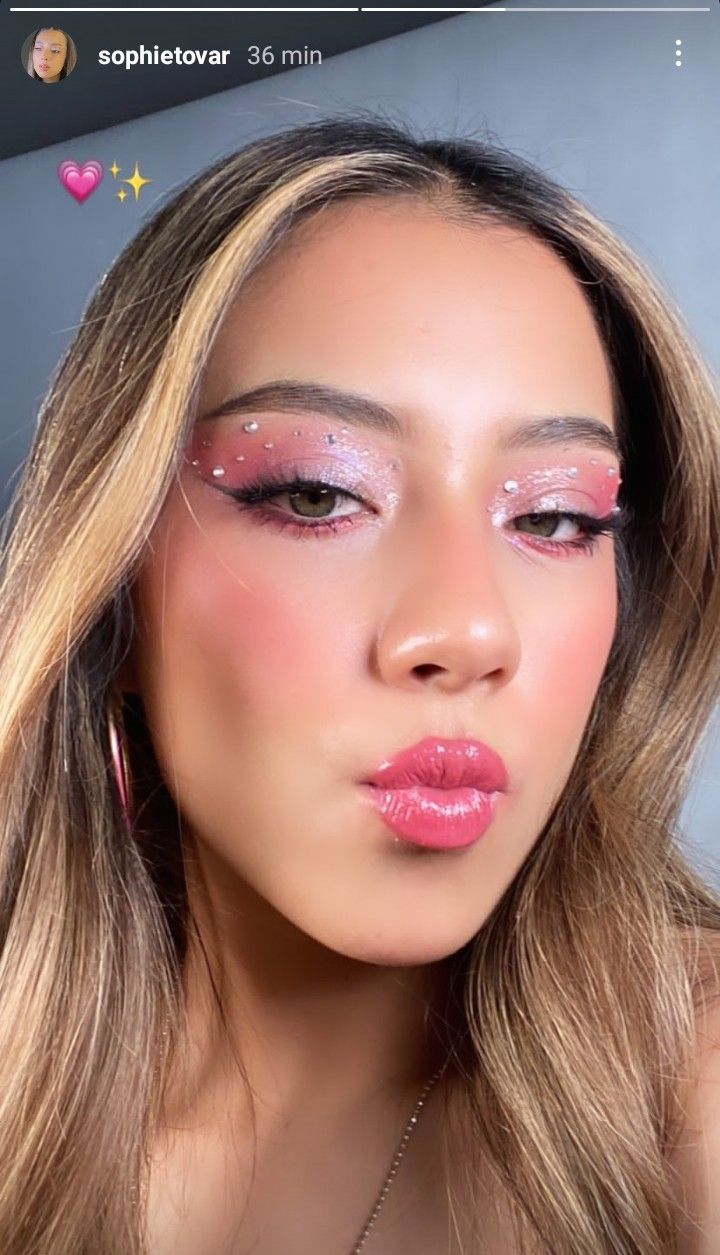 Spring Eyeshadow Looks, Eras Makeup, Prom Hair Inspiration, Spring Eyeshadow, Taylor Swift Makeup, Music Festival Makeup, Maquillage On Fleek, Concert Makeup, Rhinestone Makeup