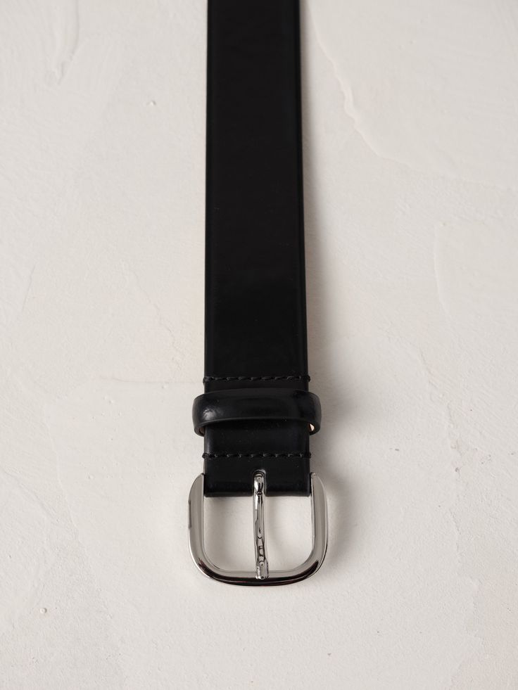 The Jeanne is an elegant and easy way to modernize your wardrobe. Handcrafted in Italy from semi-gloss black leather and featuring an understated buckle, its clean lines epitomize the essence of discreet luxury. Each element of this accessory has been meticulously considered, resulting in a timeless piece that exudes a refined aesthetic. Refined Aesthetic, Gloss Black, Clean Lines, Timeless Pieces, Black Silver, Essence, Black Leather, In Italy, Buckle