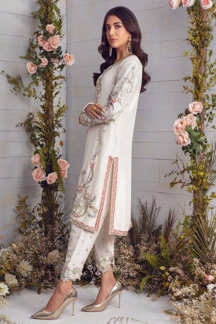 Pakistani Wedding Wear Outfit 100 % Pure Fabric Free International Delivery Ivory Dupatta, Pakistani Party Wear Dresses, Applique Work, Pakistani Party Wear, Eid Outfits, Pakistani Wedding Outfits, Sleeves Designs For Dresses, Pakistani Designers, Designs For Dresses