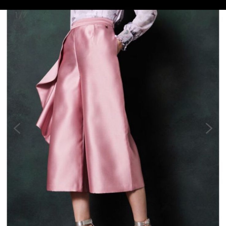 Taylor Made It Size Xs It Look Like Ted Baker Style Brand New Never Worn But No Tag Casual Wear Fashion, Drinks Outfits, Ruffle Jumpsuit, Thai Silk, Taylor Made, Formal Fashion, Style Wide Leg Pants, Dusky Pink, Skirt Style