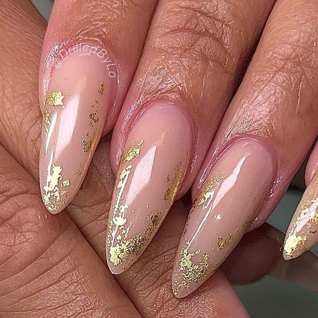 BIG LO the almond slayer on Instagram: "24k., ✨💰 . . Blushed Sand” acrylic @nailedbycleo_shoppe code: DBL10 . . #almondnails #longnails #nudenails #chrome #chromenails #goldflakes #24k #gold #ovalnails #dfwnailtech #dallasnailtech" Almond Nails With Foil, Gold Flake Almond Nails, Almond Nails With Gold Foil, Nail Designs Gold Flakes, Golden Flakes Nails, White And Gold Almond Nails, Gold Flakes Nails, Nails Gold Flakes, Gold Flake Nails